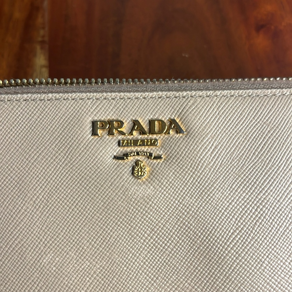 Project/rehab/fixer Prada beige Saffiano leather wallet with zipper. - Picture 9 of 16